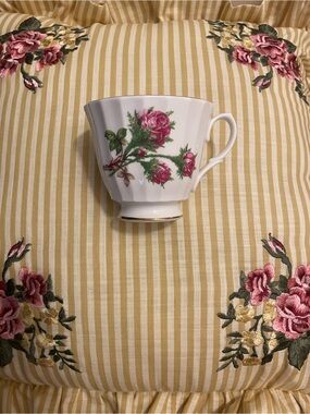 Vintage Duchess Fine Bone China Pink Wild Thorn Rose Teacup